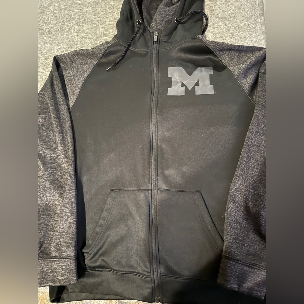Men’s Colosseum Zip up jacket. Michigan size Large